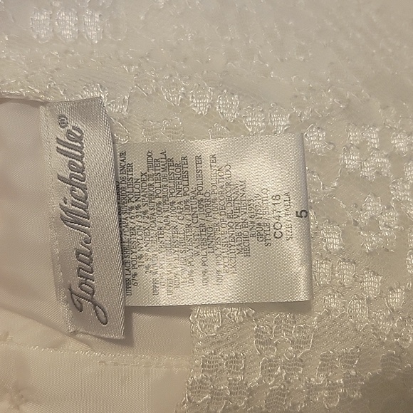 Beautiful white dress - Picture 4 of 8